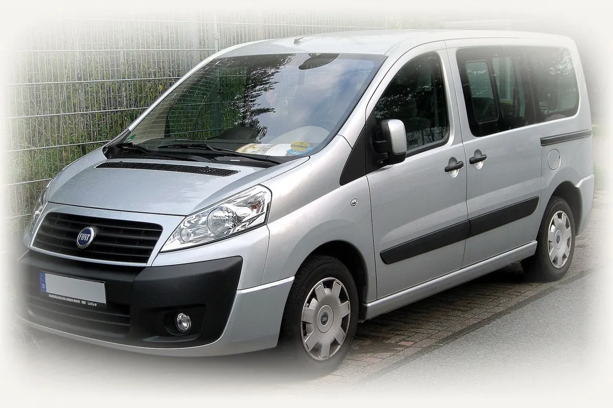 Fiat Minibus 9 places — Photo d’illustration